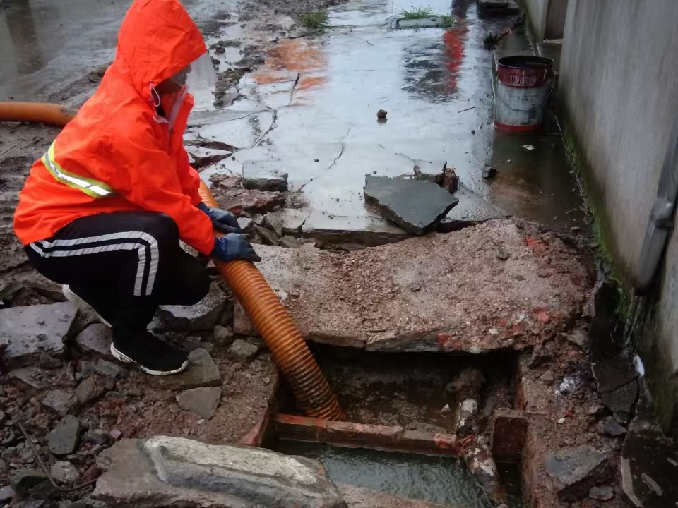 林州专业清理污水池 炜誉市政以规范流程守护城市 “肠道”